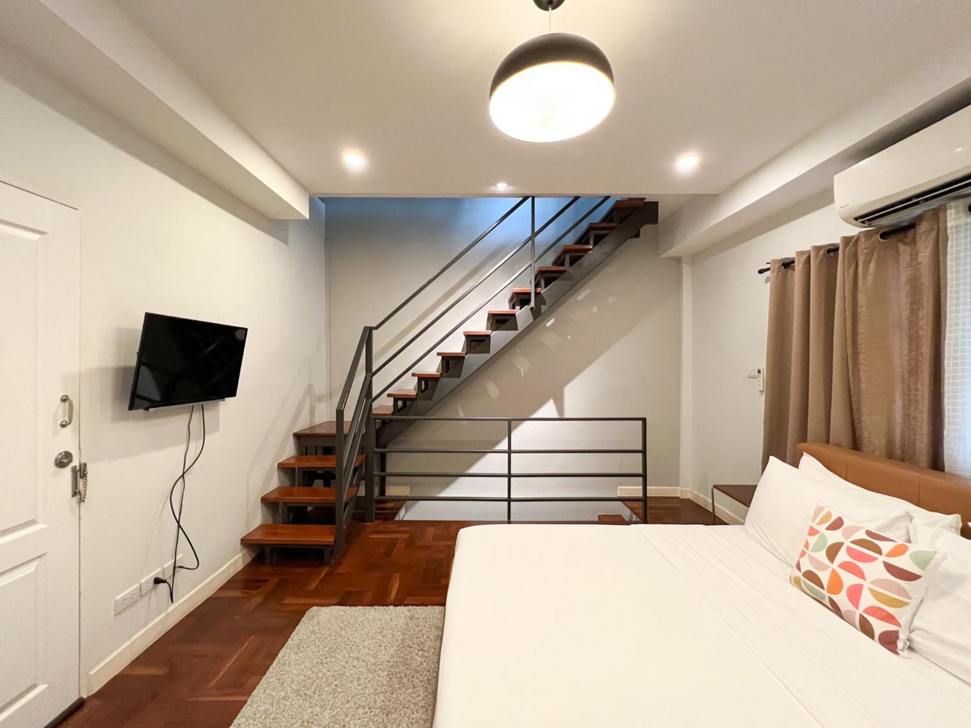 Neveu Premier Residence : Ratchada Банкок Екстериор снимка