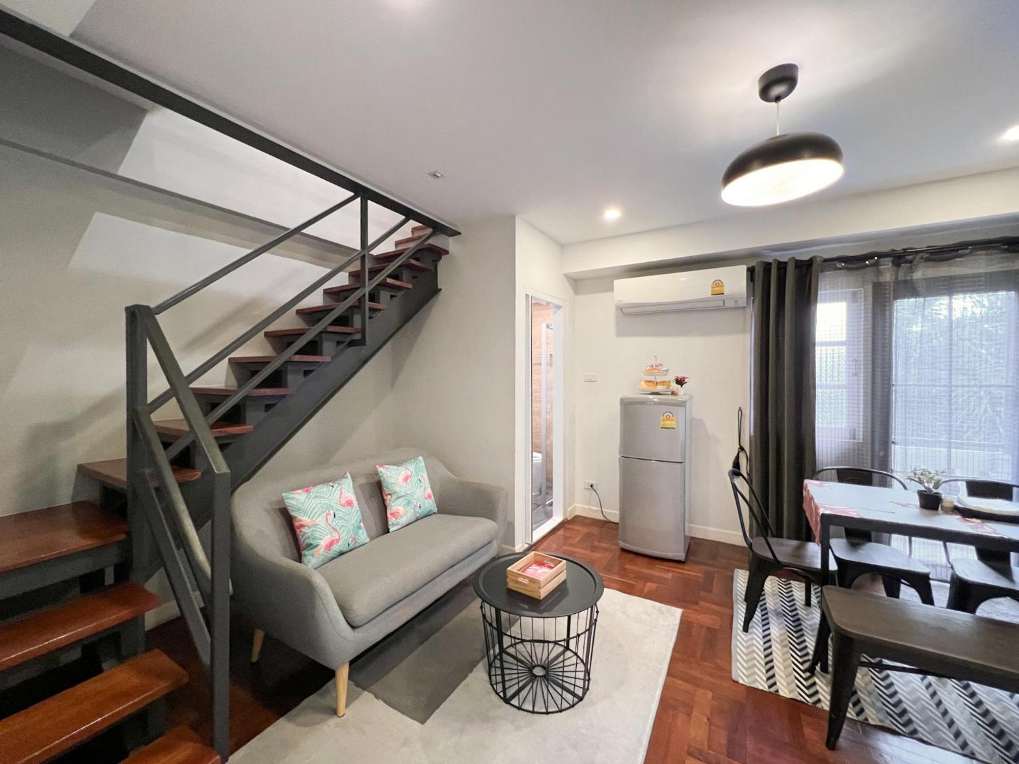 Neveu Premier Residence : Ratchada Банкок Екстериор снимка
