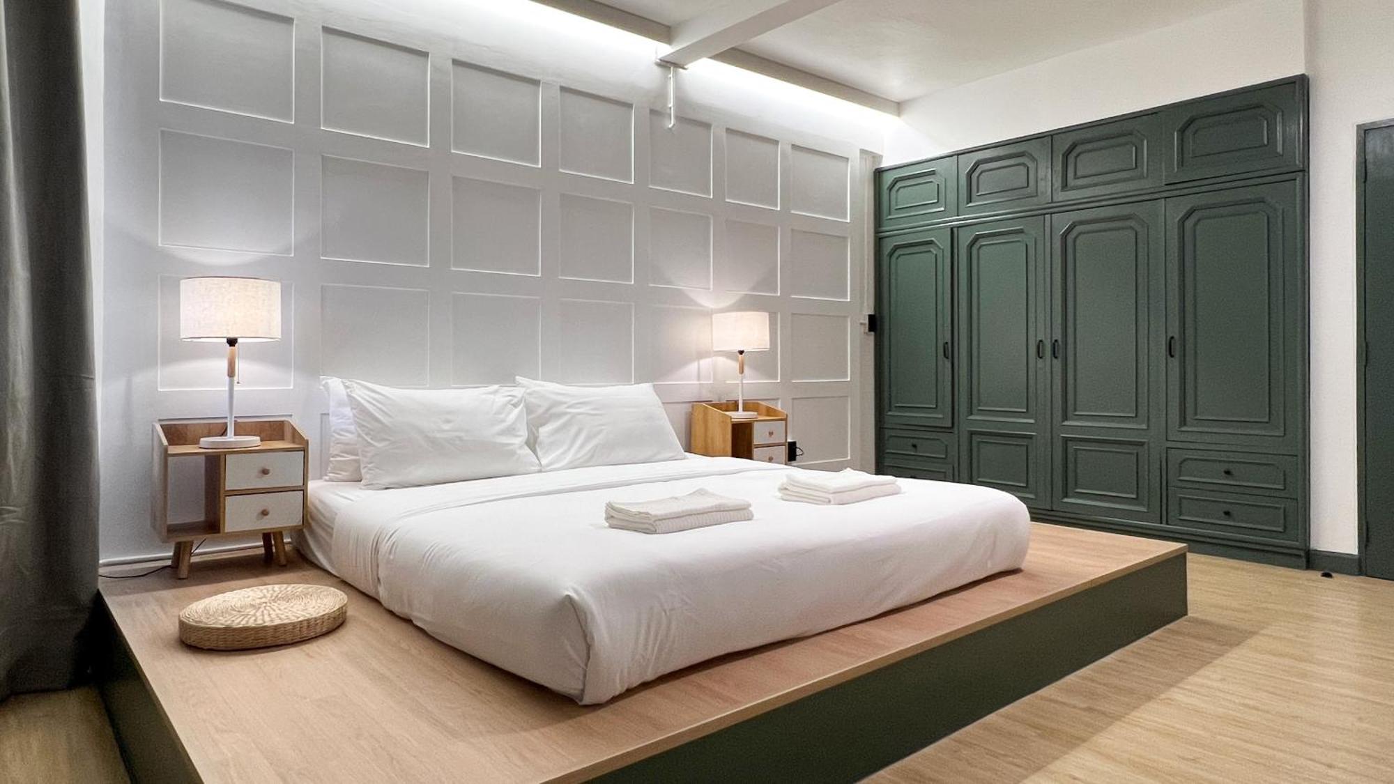 Neveu Premier Residence : Ratchada Банкок Екстериор снимка