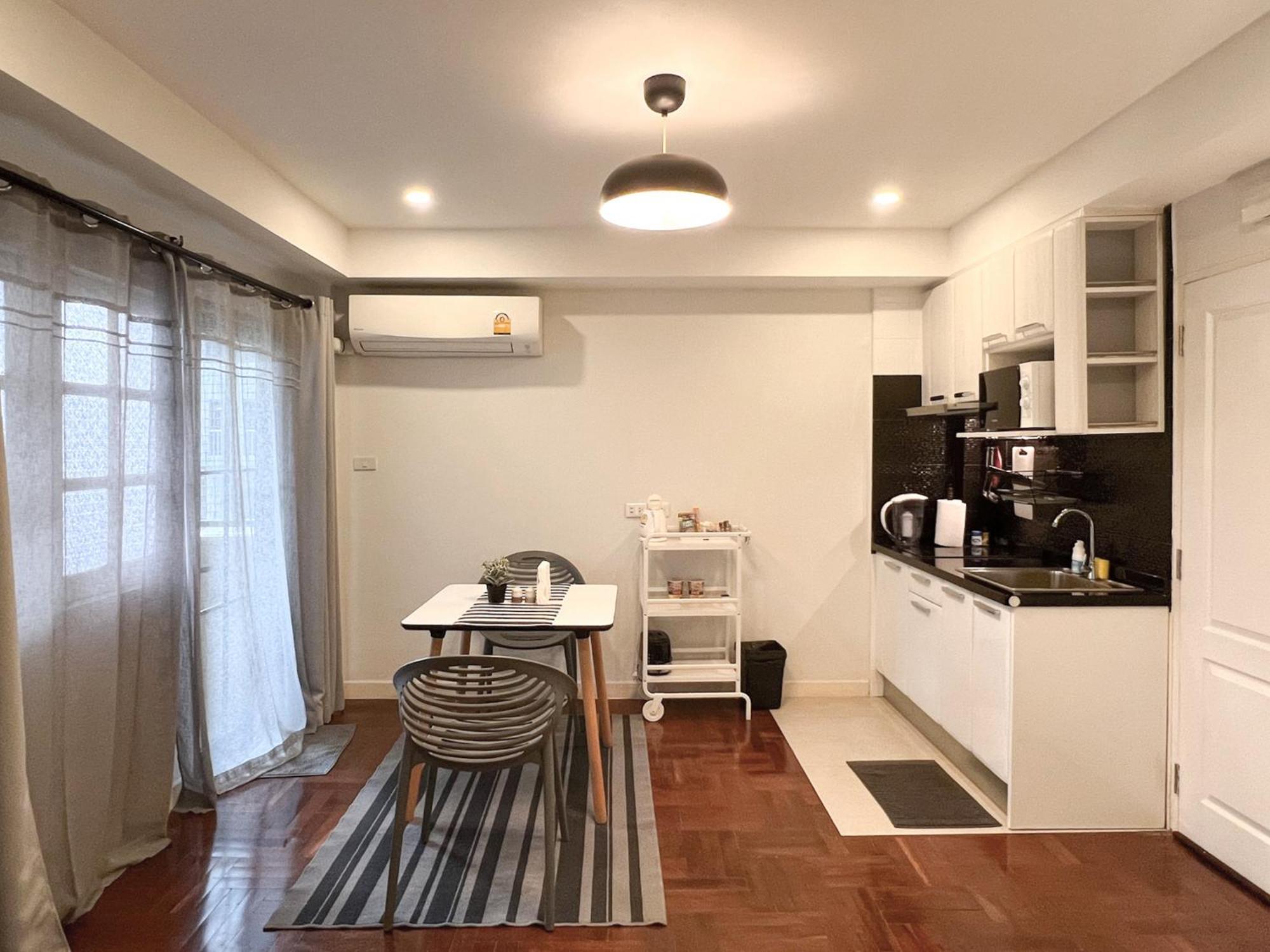 Neveu Premier Residence : Ratchada Банкок Екстериор снимка