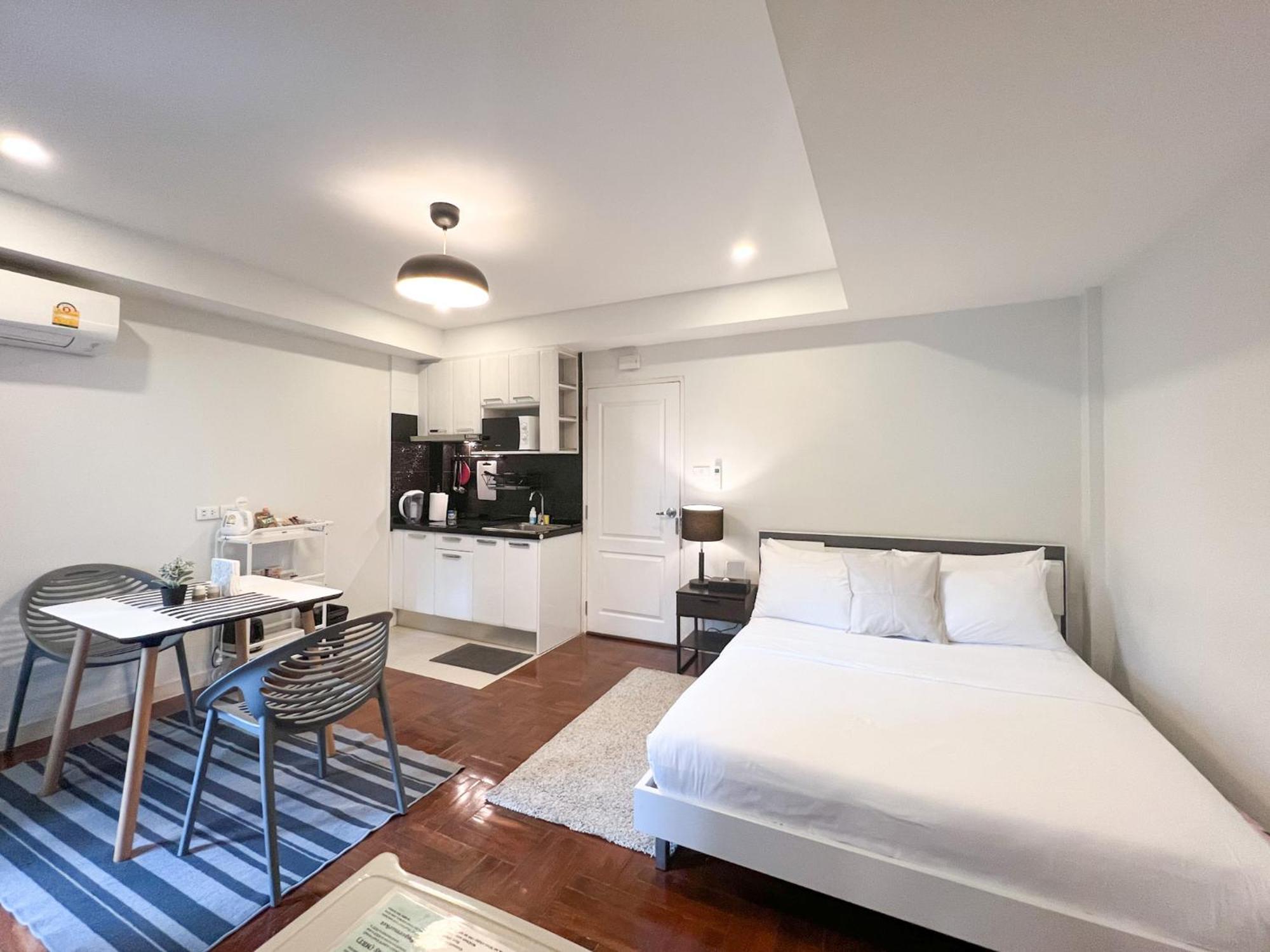 Neveu Premier Residence : Ratchada Банкок Екстериор снимка