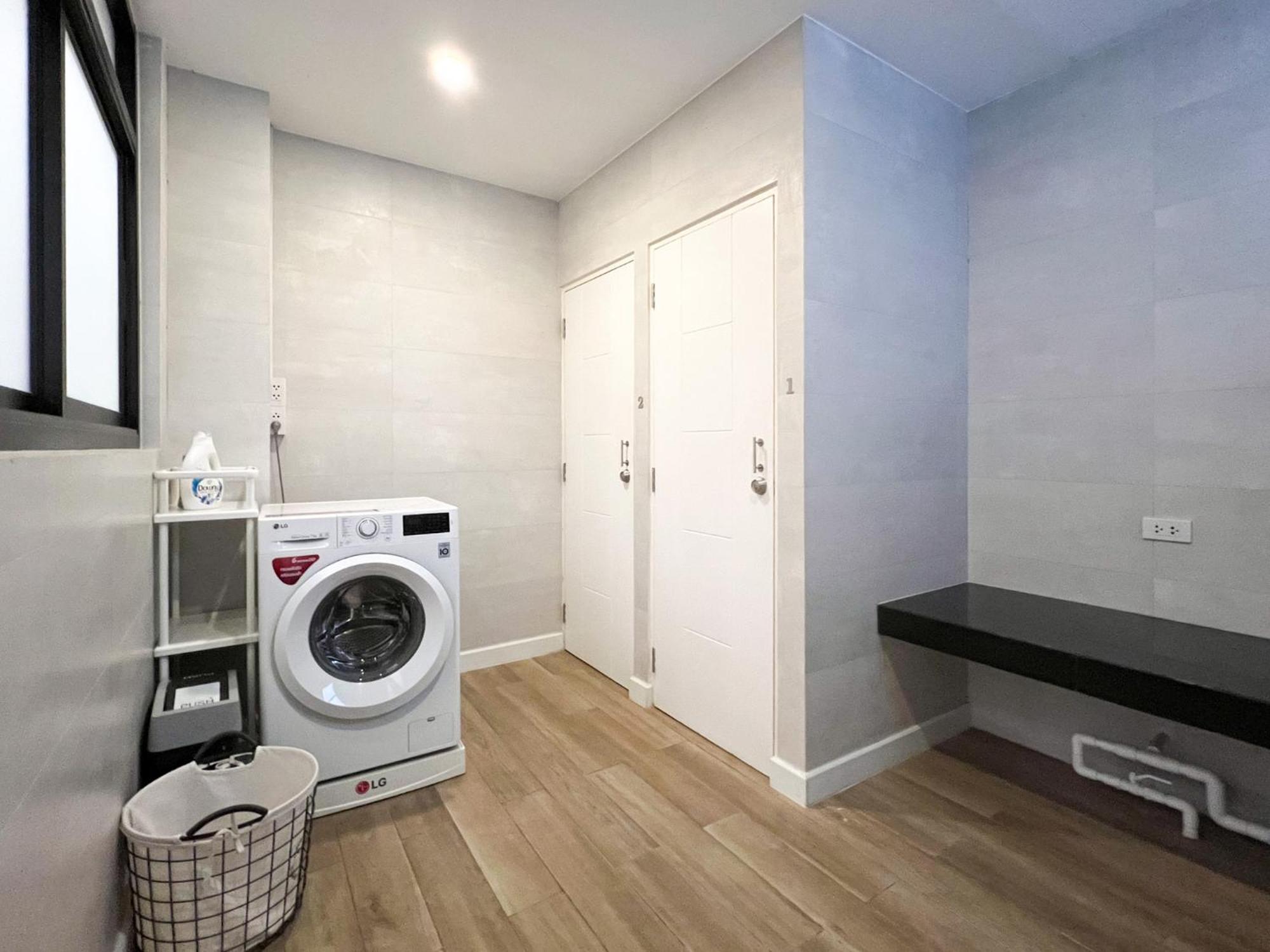 Neveu Premier Residence : Ratchada Банкок Екстериор снимка