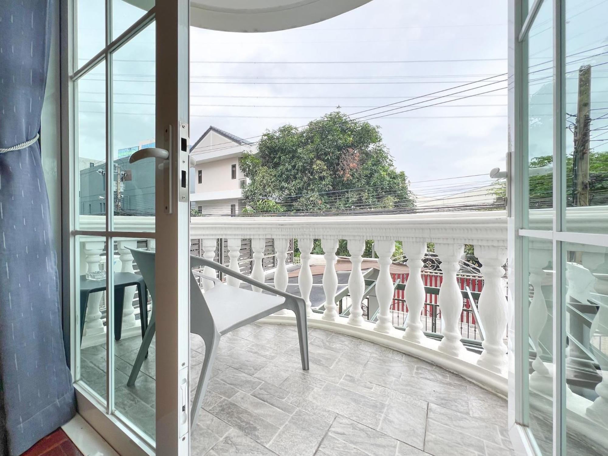 Neveu Premier Residence : Ratchada Банкок Екстериор снимка