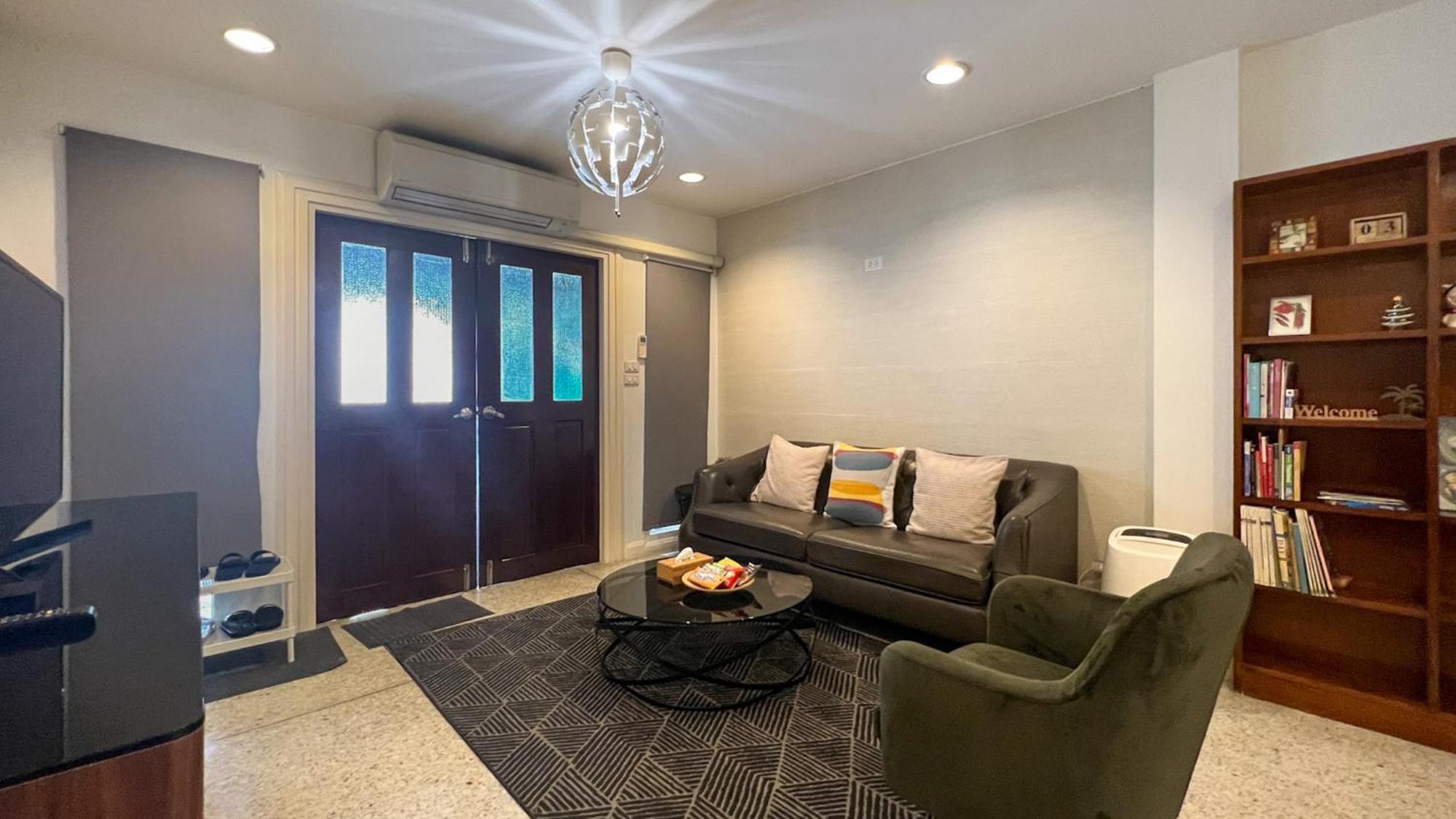 Neveu Premier Residence : Ratchada Банкок Екстериор снимка