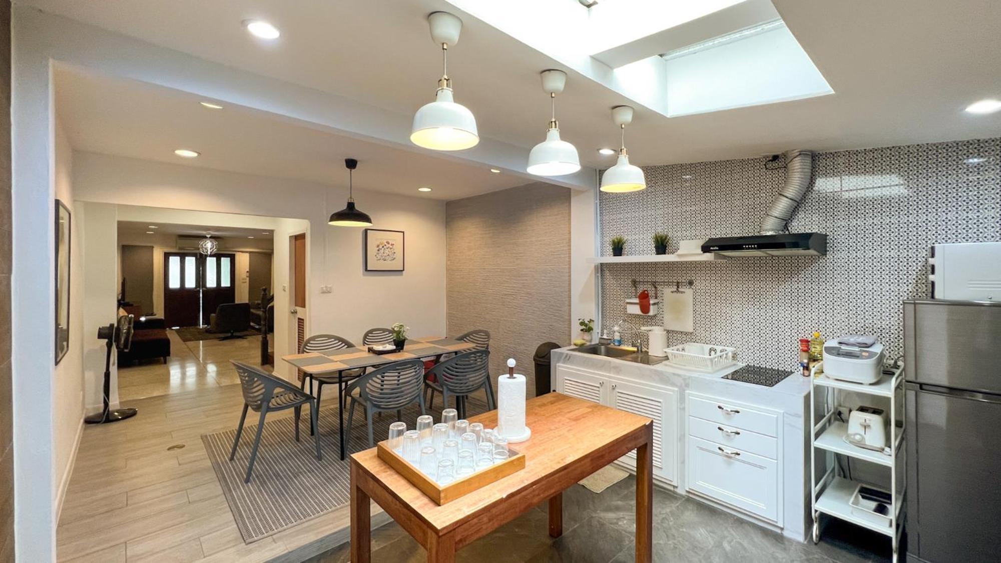 Neveu Premier Residence : Ratchada Банкок Екстериор снимка