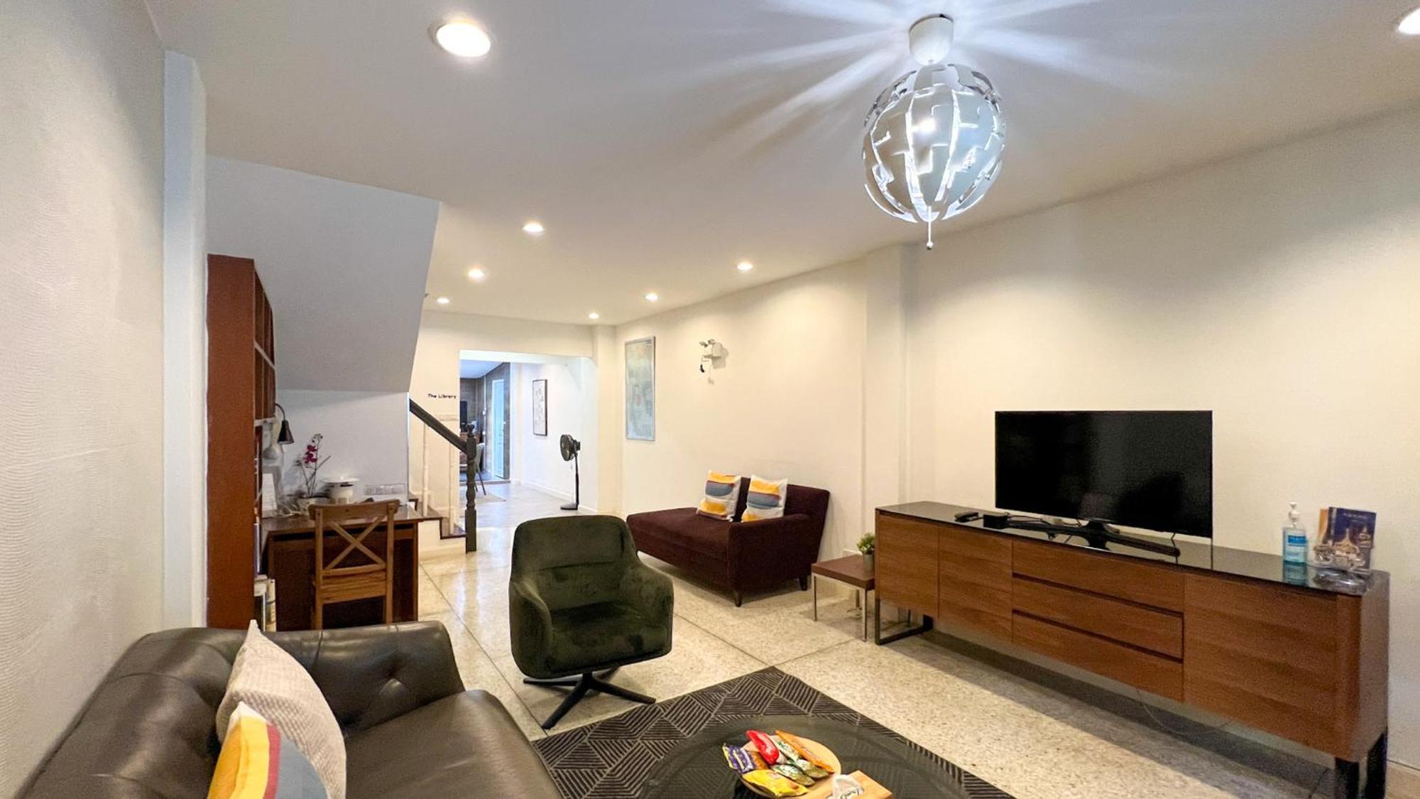 Neveu Premier Residence : Ratchada Банкок Екстериор снимка