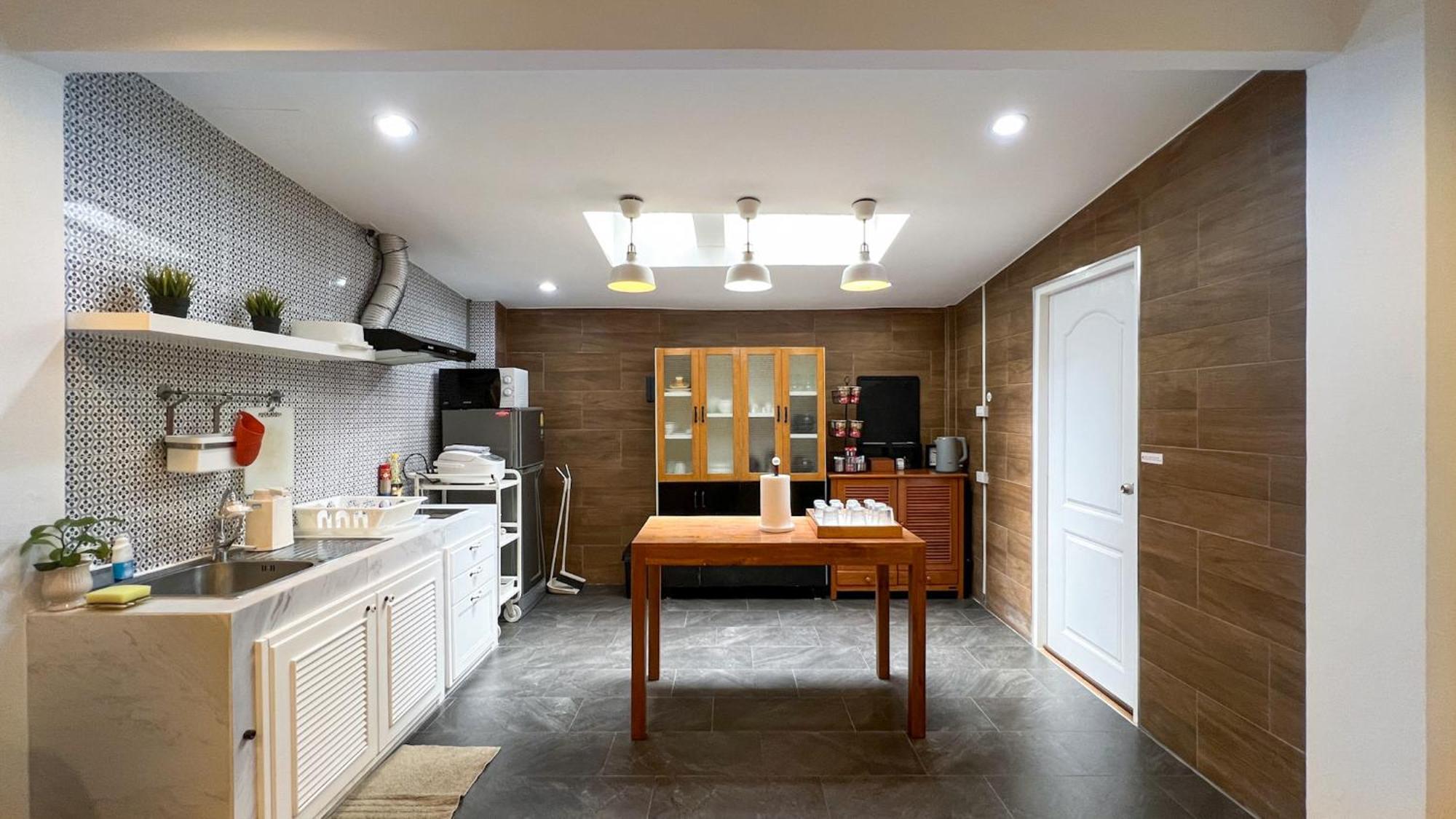 Neveu Premier Residence : Ratchada Банкок Екстериор снимка
