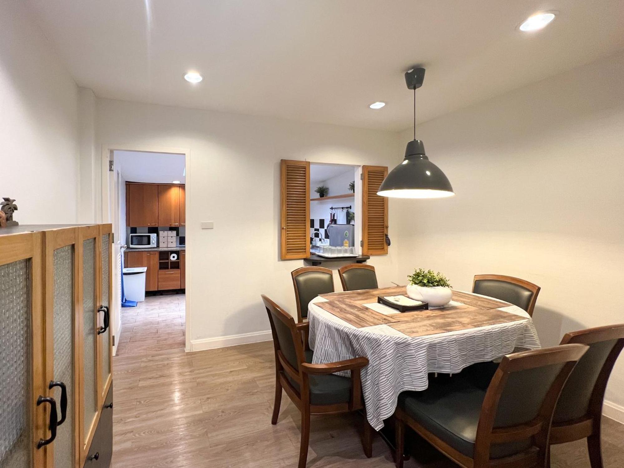 Neveu Premier Residence : Ratchada Банкок Екстериор снимка