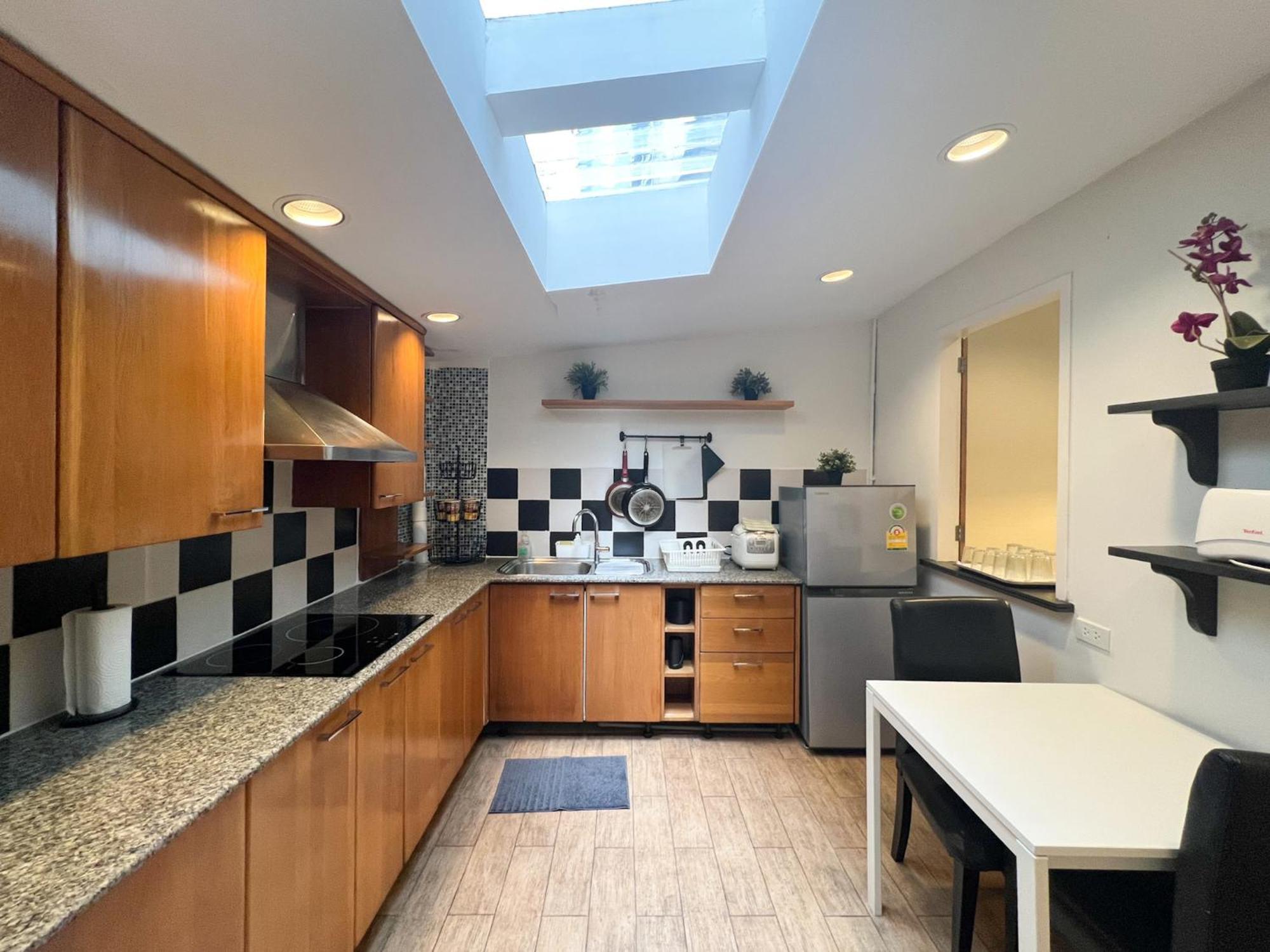 Neveu Premier Residence : Ratchada Банкок Екстериор снимка