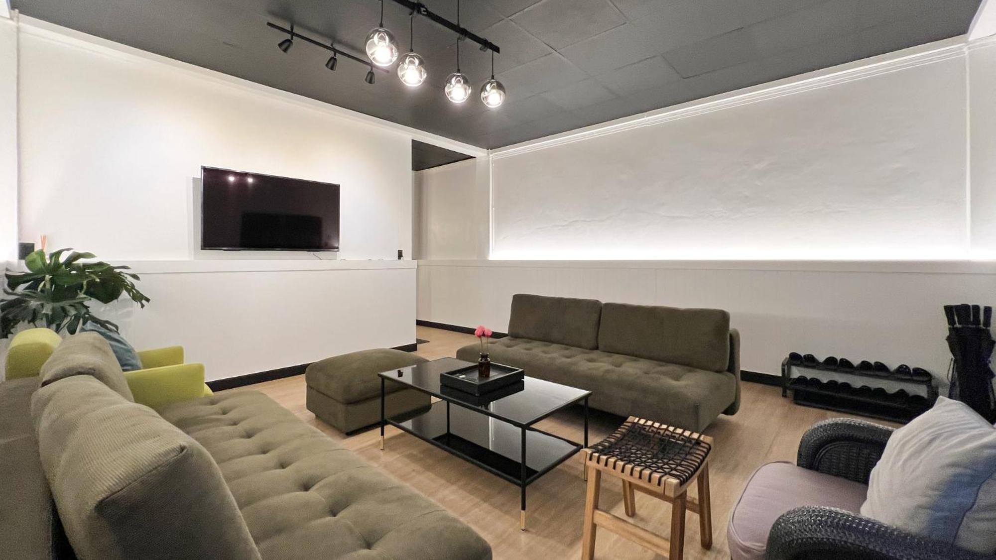 Neveu Premier Residence : Ratchada Банкок Екстериор снимка