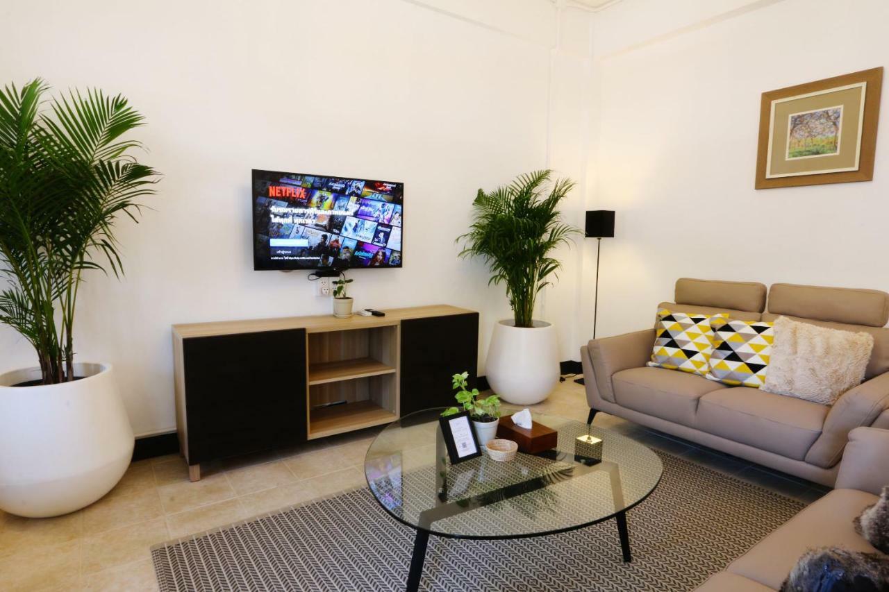 Neveu Premier Residence : Ratchada Банкок Екстериор снимка