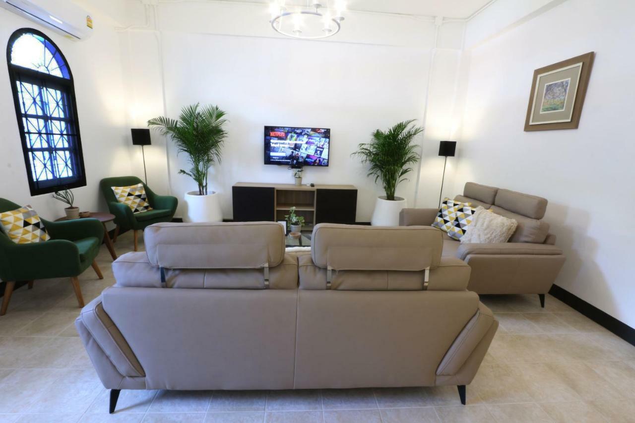 Neveu Premier Residence : Ratchada Банкок Екстериор снимка
