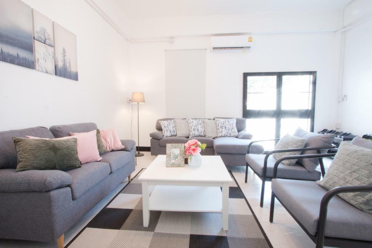 Neveu Premier Residence : Ratchada Банкок Екстериор снимка